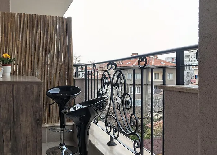 Апартаменти Lux 2 With Garage *