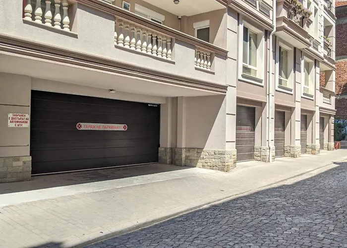 Lux 2 With Garage Апартаменти