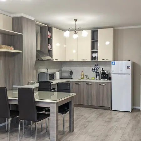 Lux 2 With Garage Апартамент
