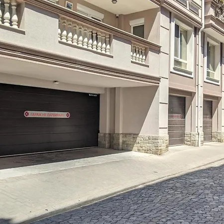 Lux 2 With Garage Апартаменты