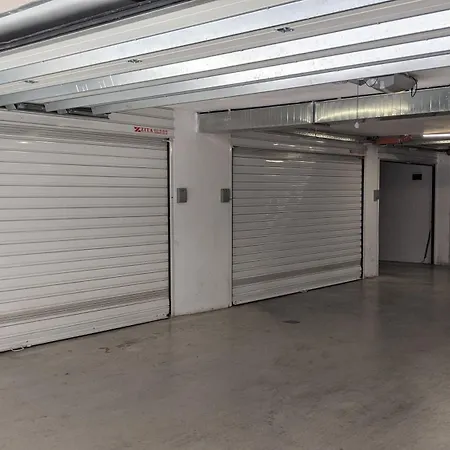 Lux 2 With Garage *